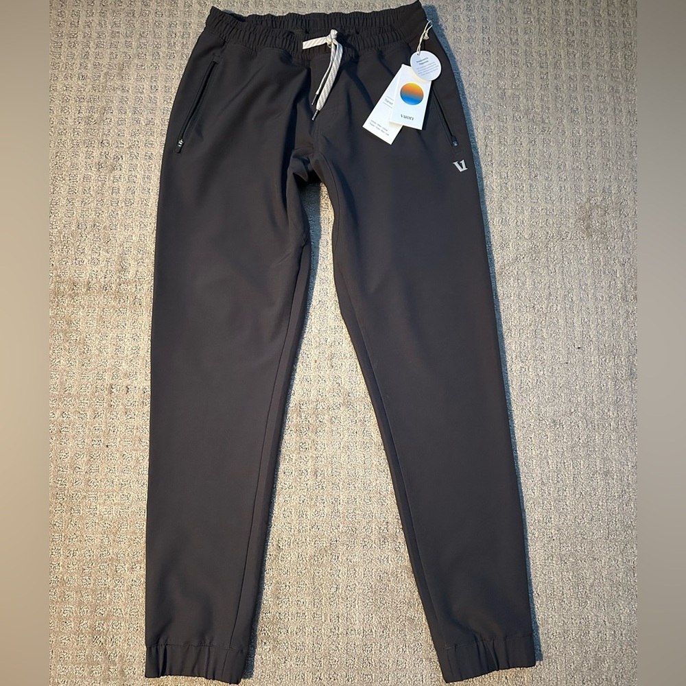 NEW mens Vuori transit jogger pants dark oregano green size small